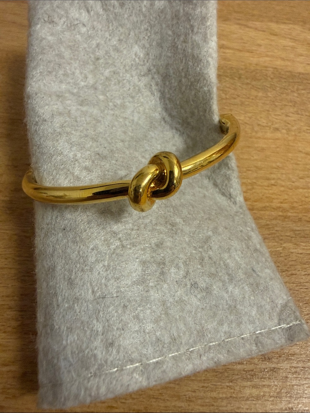 Kate spade gold tone thin bangle circle knot bracelet